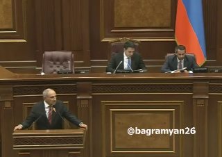 Пашинян заявил о необходимости новой революции для разрушения олигархии