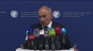 Премьер-министр Армении Никол Пашинян выступает с заявлением