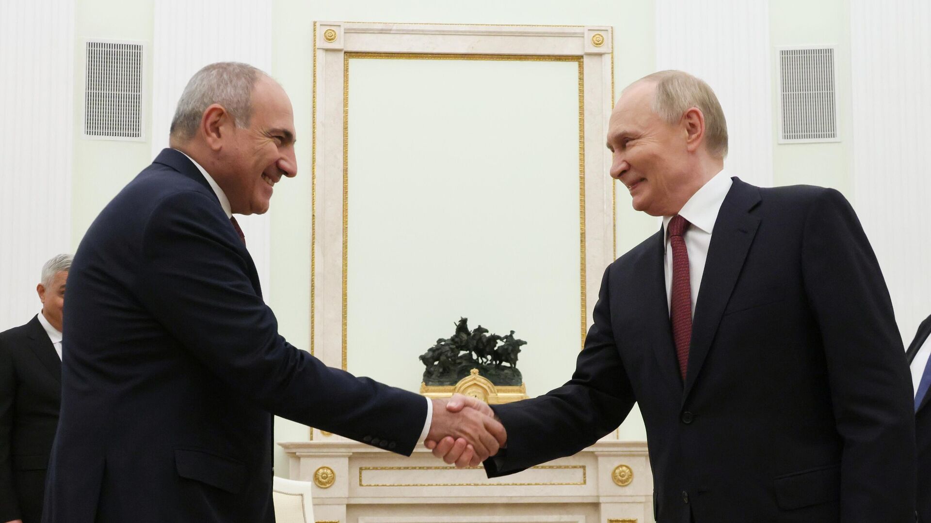 Пашинян поздравил Путина, выразив уверенность в укреплении армяно-российских связей